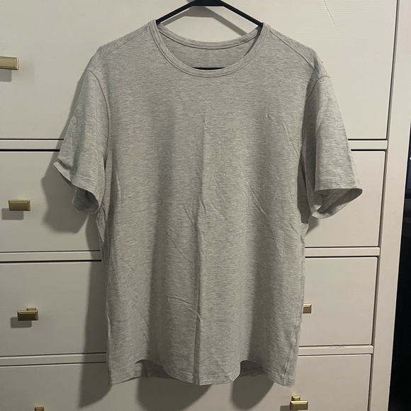 LOT OF 4 Lululemon 5 Year Basic T Shirts - Size Medium - Picture 4 of 4